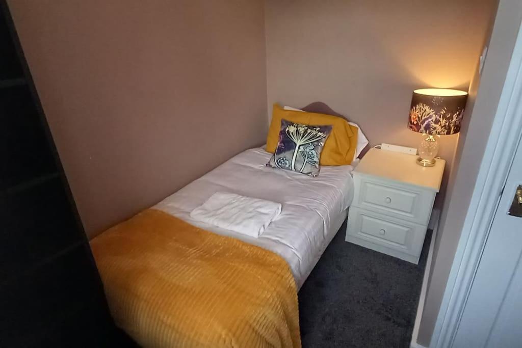 Peaceful Home From Home - Spacious 3 Bedroom House Accommodating 7 - Ideal For Families And Workers Gateshead Exterior foto